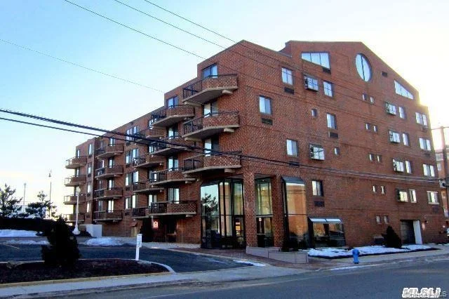 Unit for sale at 750 W Broadway, Long Beach, NY 11561