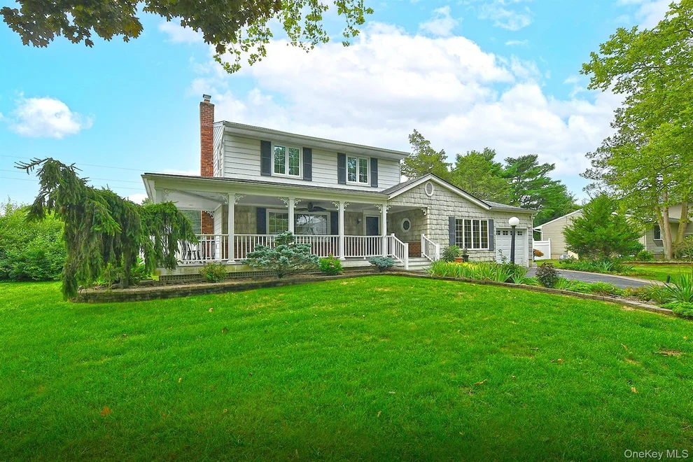 Unit for sale at 10 Linford Lane, Huntington, NY 11747