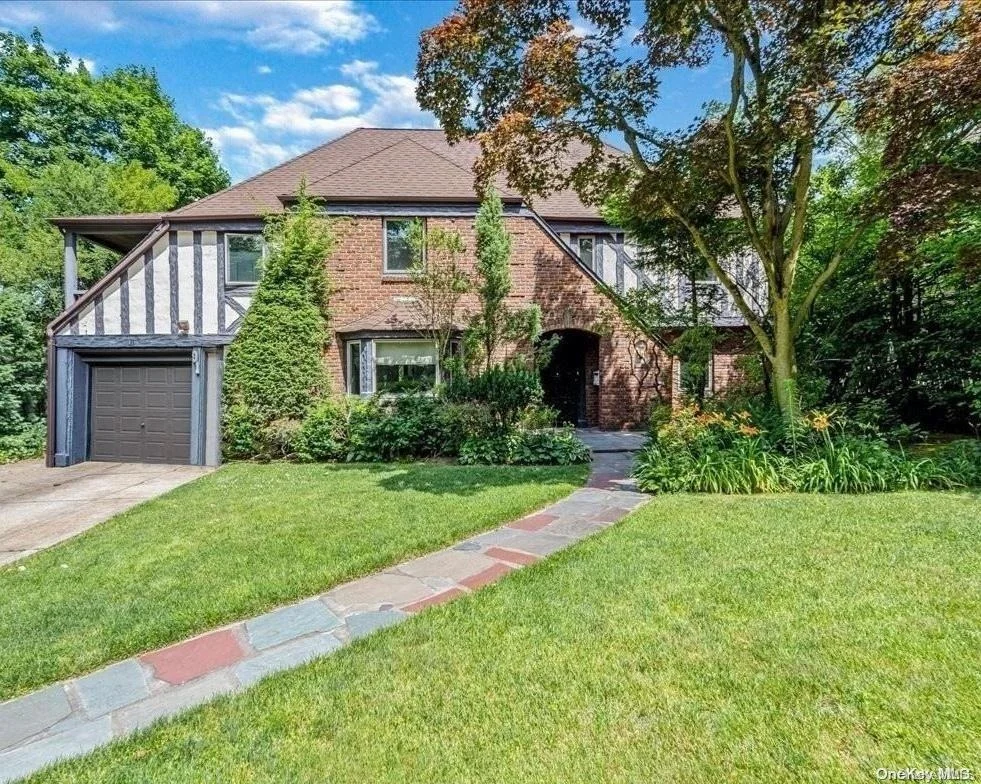 Unit for sale at 91 Old Mill Road, North Hempstead, NY 11023