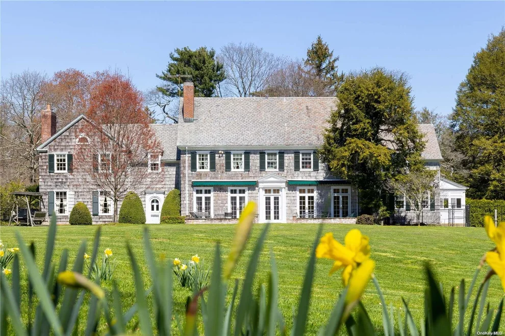 Unit for sale at 55 Wheatley Road, Oyster Bay, NY 11545