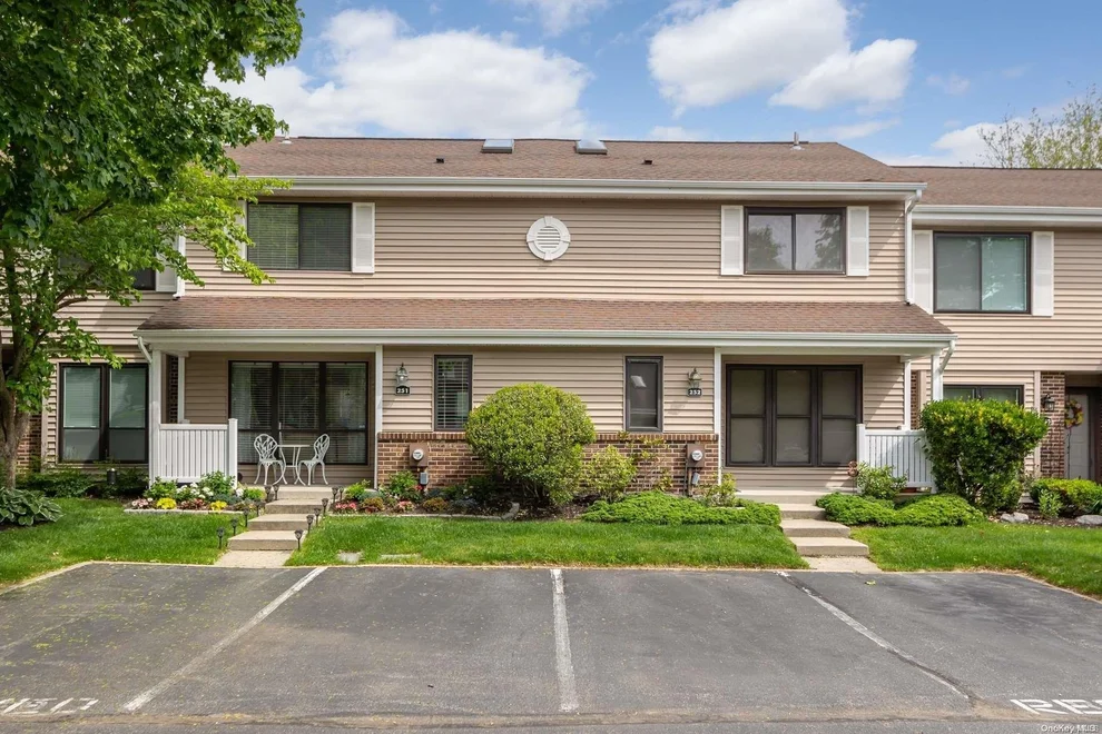 Unit for sale at 252 Pond View Lane, Smithtown, NY 11787