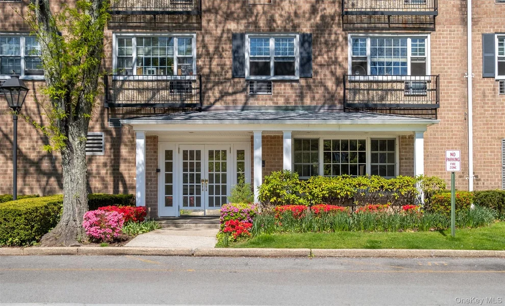 Unit for sale at 1 Consulate Drive, Eastchester, NY 10707