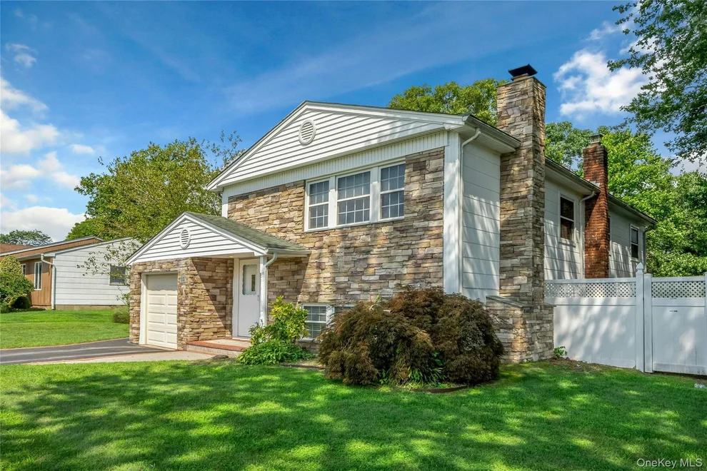 Unit for sale at 15 Greenbrier Lane, Islip, NY 11782