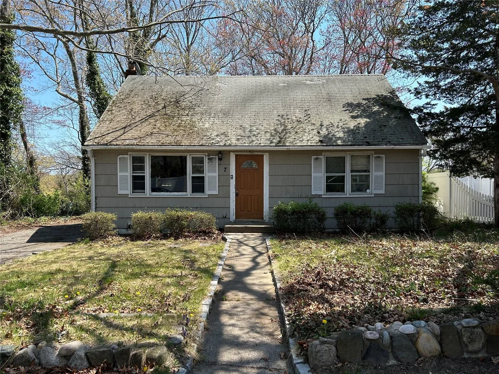 Unit for sale at 7 Seacliff Road, Brookhaven, NY 11789