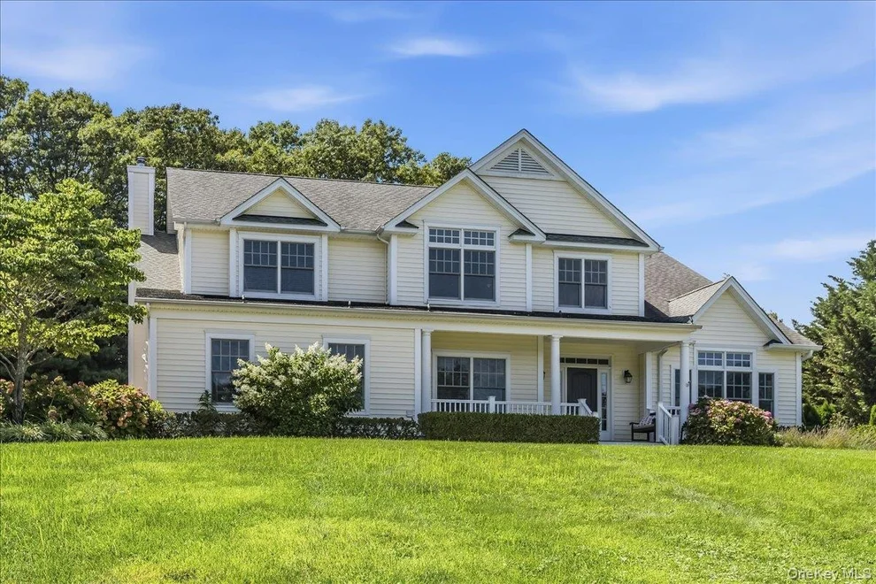 Unit for sale at 5 Preston Hollow Court, Huntington, NY 11768