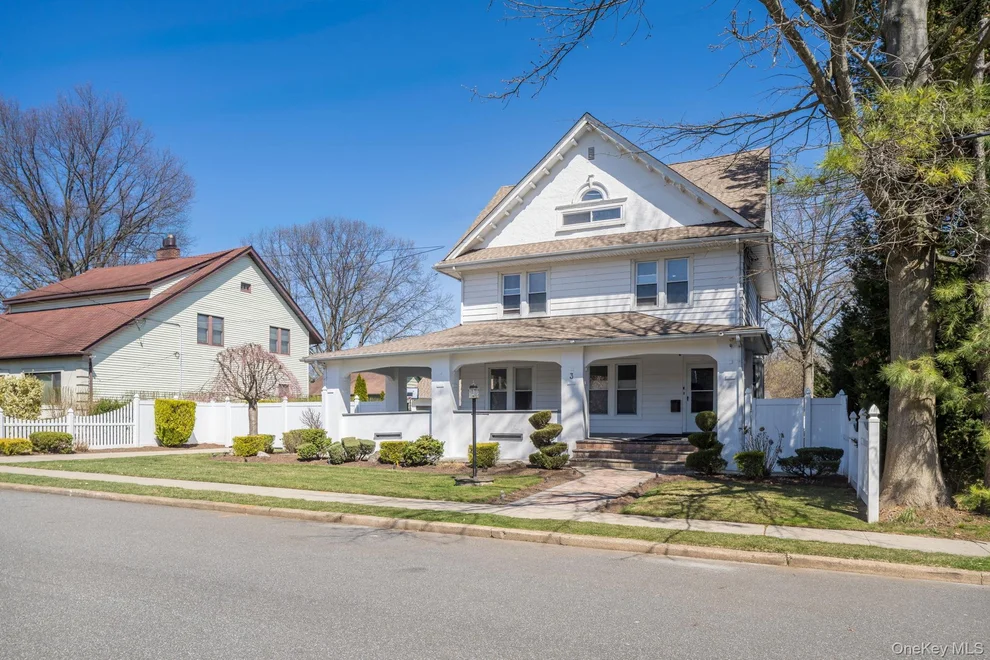 Unit for sale at 3 Columbia Street, North Hempstead, NY 11590