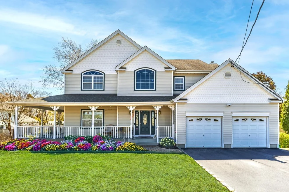 Unit for sale at 81 Stoothhoff Road, Huntington, NY 11731