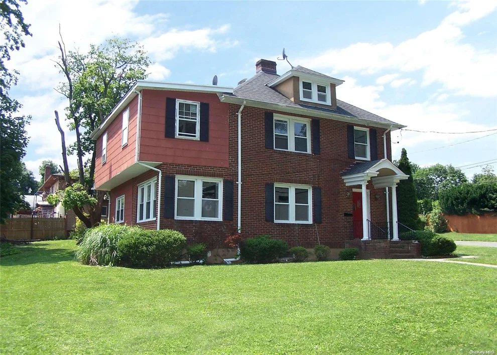 Unit for sale at 9 Nassau Road, Oyster Bay, NY 11542