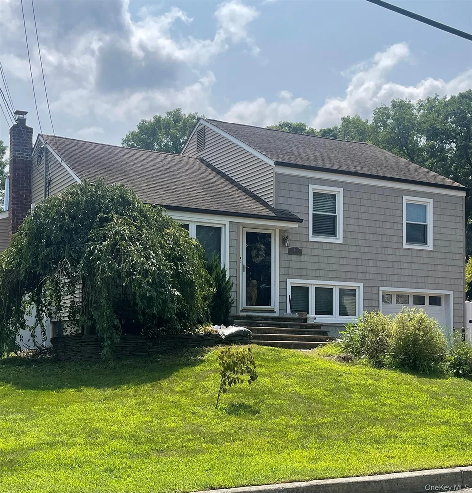 Unit for sale at 14 Bruce Lane S, Smithtown, NY 11754