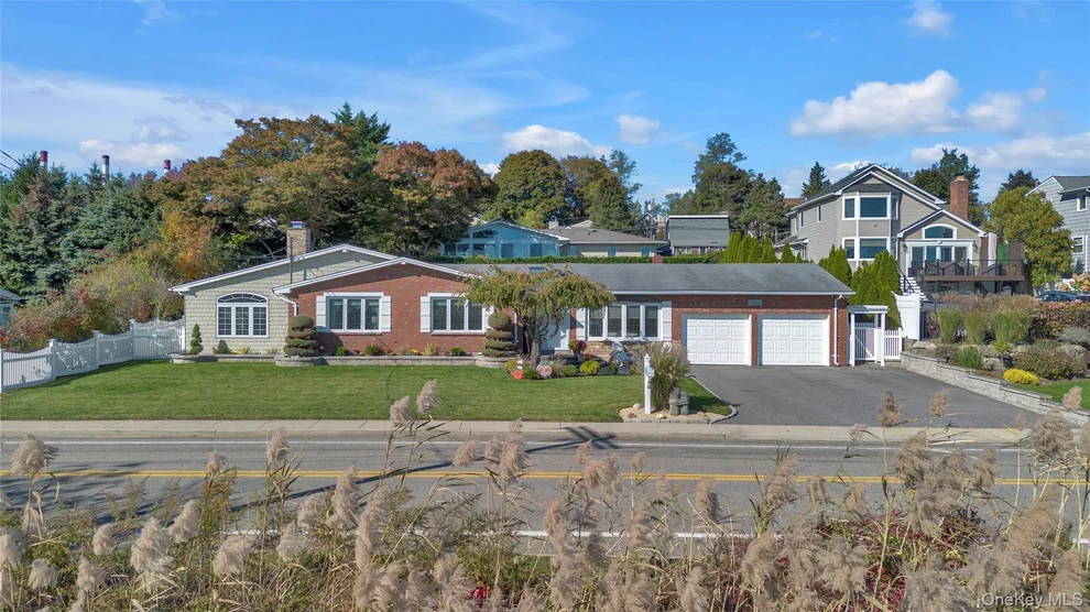 Unit for sale at 359 Waterside Road, Huntington, NY 11768