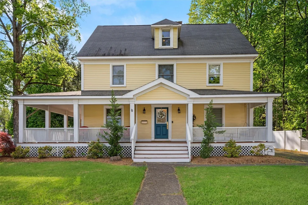 Unit for sale at 32 Clinton Avenue, Warwick (Town), NY 10990
