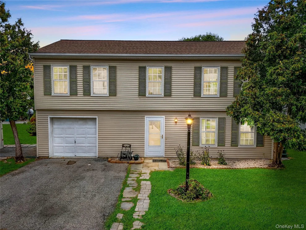 Unit for sale at 11 Congress Court, Poughkeepsie (Town), NY 12603