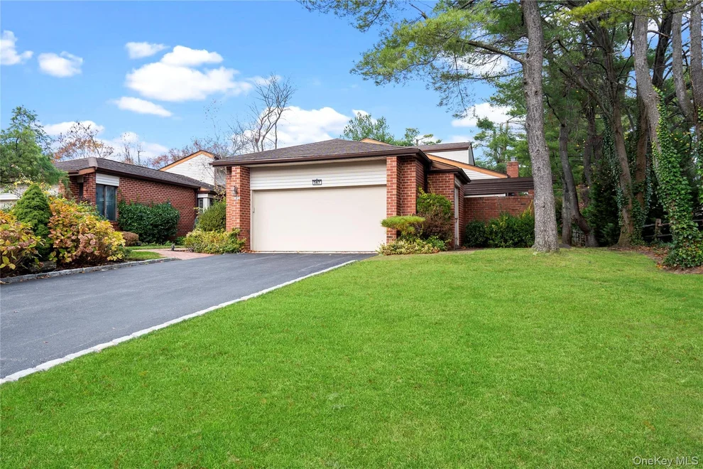 Unit for sale at 147 Darters Lane, North Hempstead, NY 11030