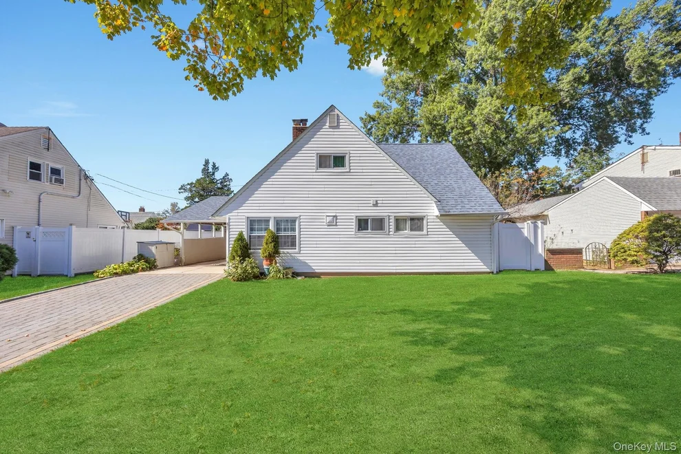Unit for sale at 16 Cloister Lane, Oyster Bay, NY 11801