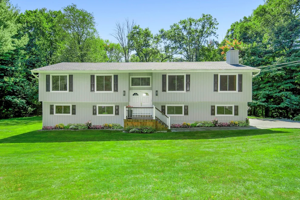 Unit for sale at 24 Greenbriar Drive, Mount Pleasant, NY 10514