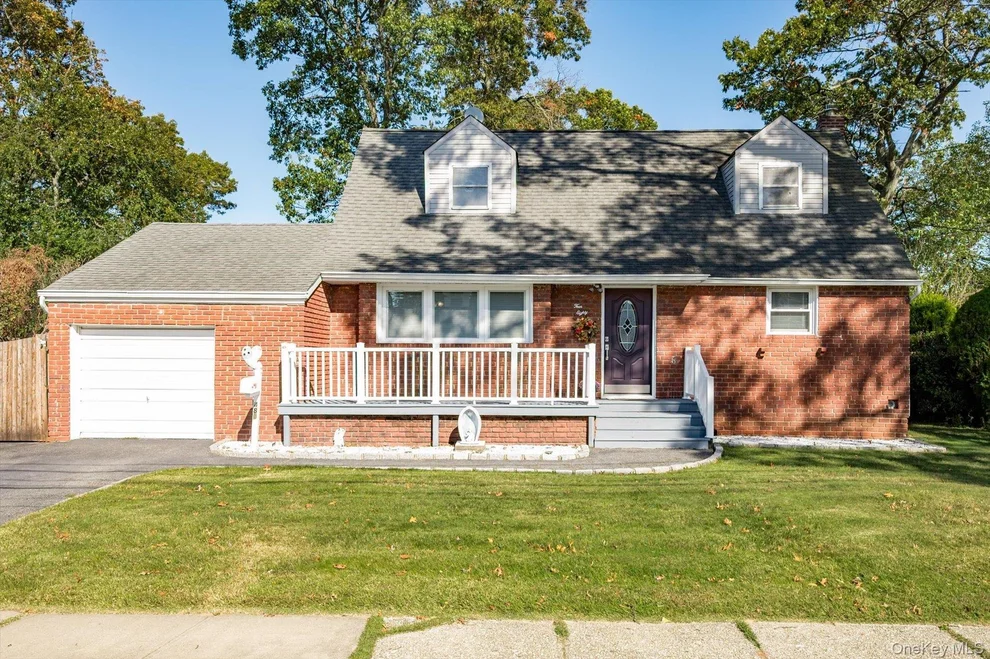 Unit for sale at 480 N Greene Avenue, Babylon, NY 11757
