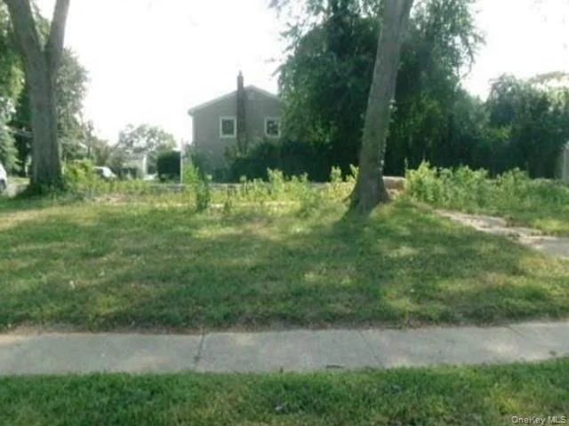 Unit for sale at 45 Carman Mill Road, Oyster Bay, NY 11758