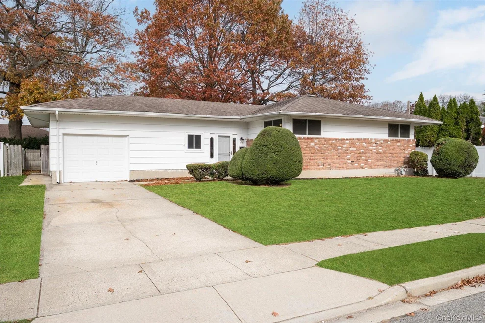 Unit for sale at 17 Evans Avenue, Oyster Bay, NY 11735