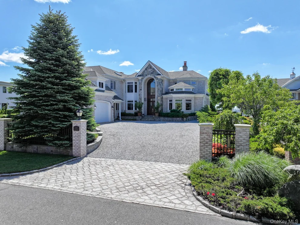 Unit for sale at 11 Oak Neck Lane, Islip, NY 11795