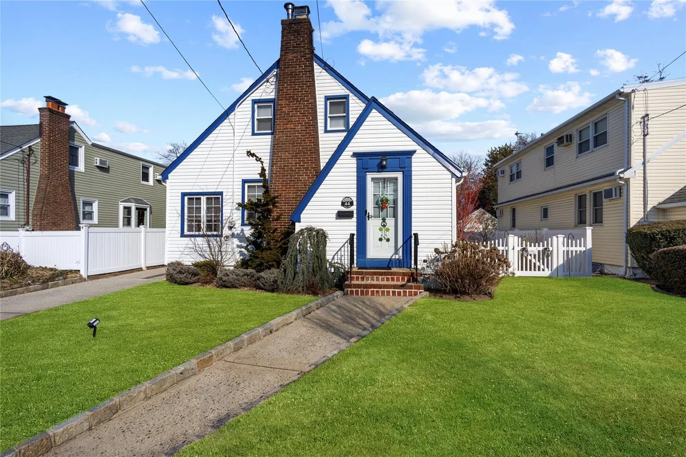 Unit for sale at 44 Croyden Street, Hempstead, NY 11565