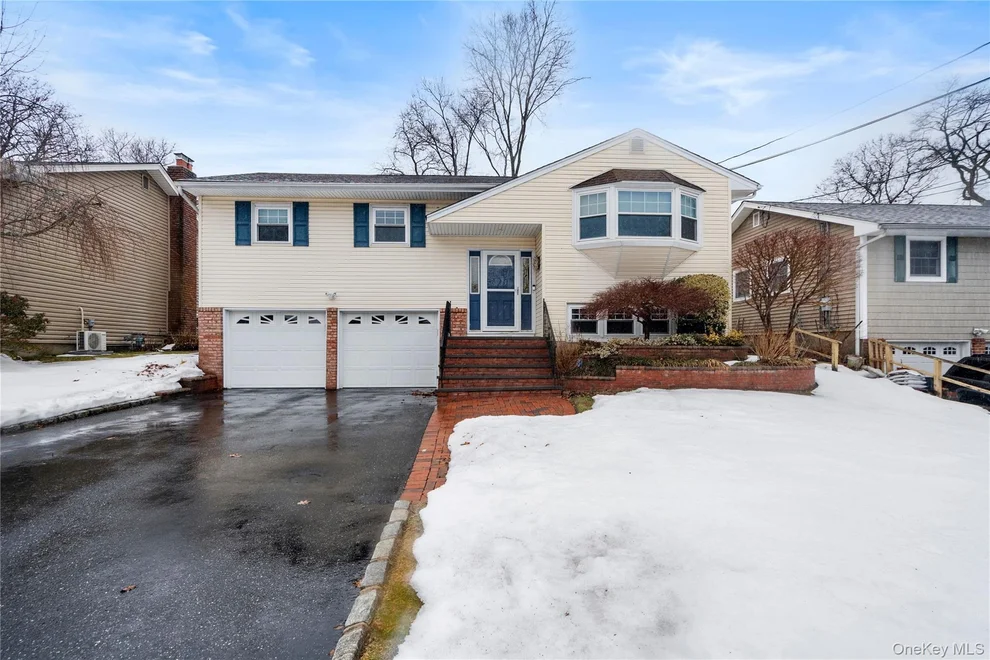 Unit for sale at 6 Stimson Place, Huntington, NY 11743