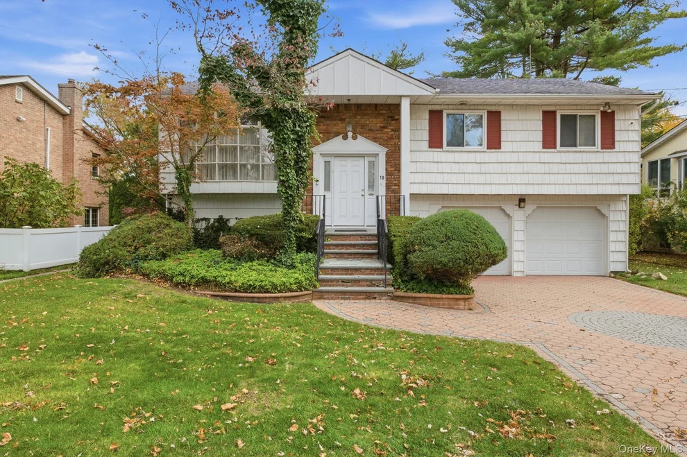 Unit for sale at 18 Dunhill Road, North Hempstead, NY 11040