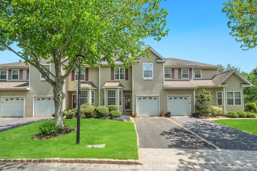 Unit for sale at 47 Snowdance Lane, Smithtown, NY 11767