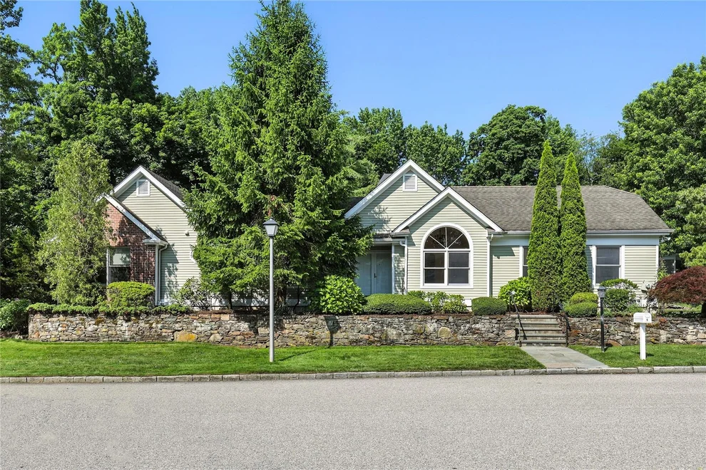 Unit for sale at 9 Glenbrooke Drive, White Plains, NY 10605
