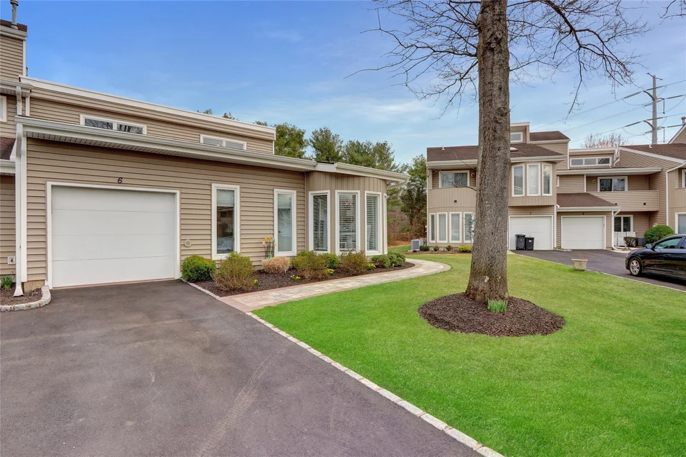 Unit for sale at 6 Kristin Lane, Smithtown, NY 11788