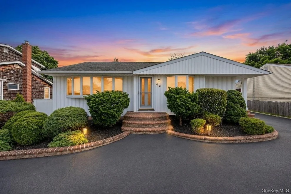 Unit for sale at 62 Wellesley Lane, Oyster Bay, NY 11801