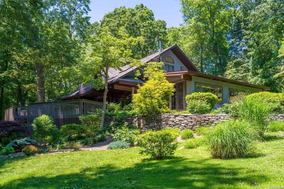 Unit for sale at 2 Cherrylawn Lane, Huntington, NY 11768