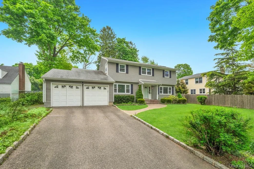 Unit for sale at 30 Fort Hill Road, Huntington, NY 11743