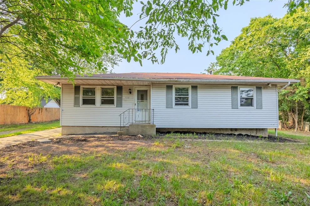 Unit for sale at 509 Hampton Avenue, Brookhaven, NY 11713