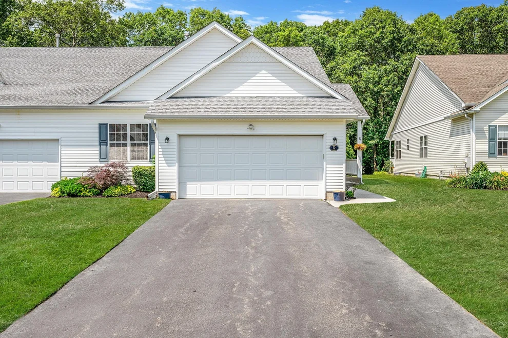 Unit for sale at 15 Little Leaf Court, Riverhead, NY 11792