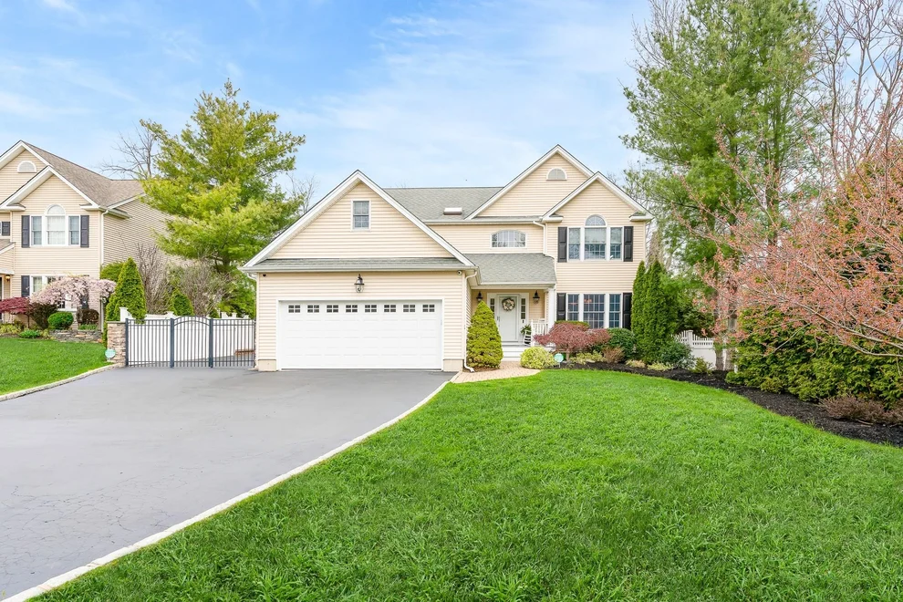 Unit for sale at 14 Franciscan Lane, Smithtown, NY 11787