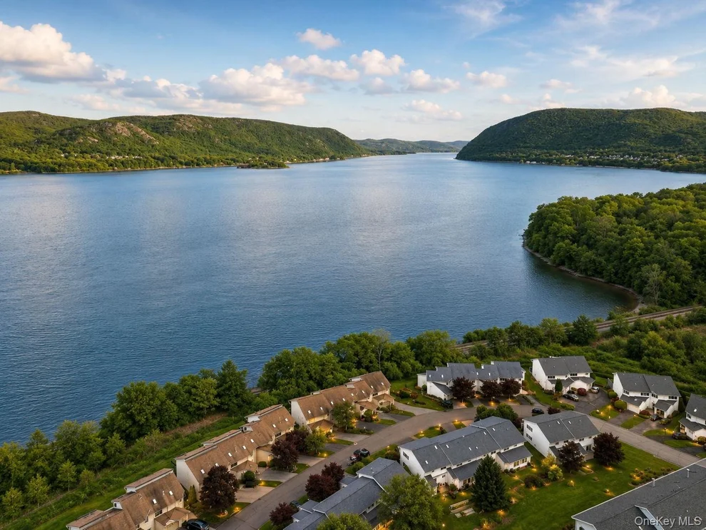Unit for sale at 714 Hewitt Lane, New Windsor, NY 12553