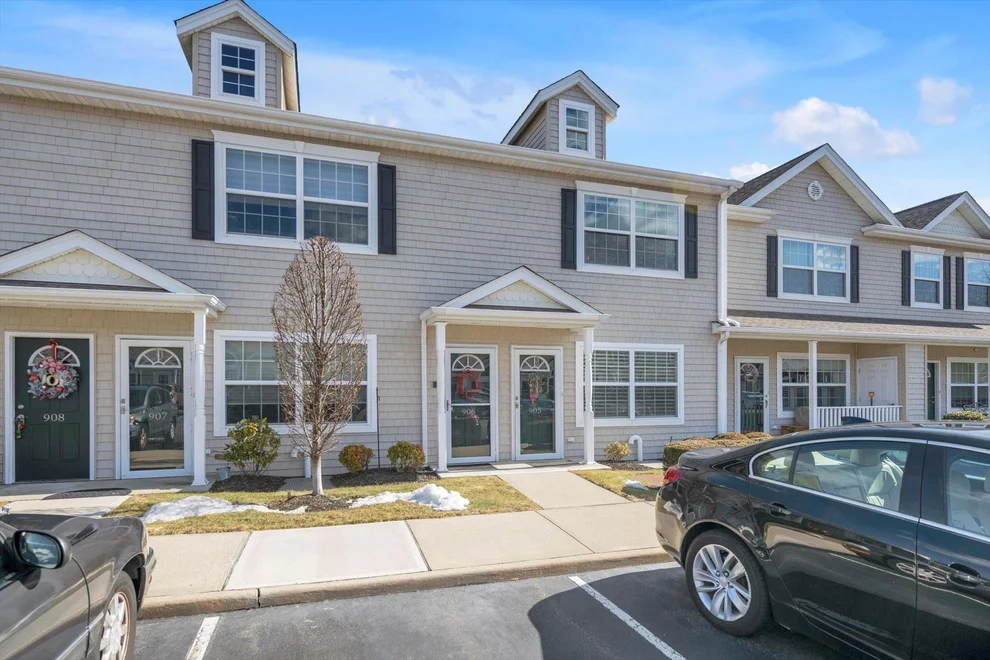 Unit for sale at 906 Willow Lane, Hempstead, NY 11580