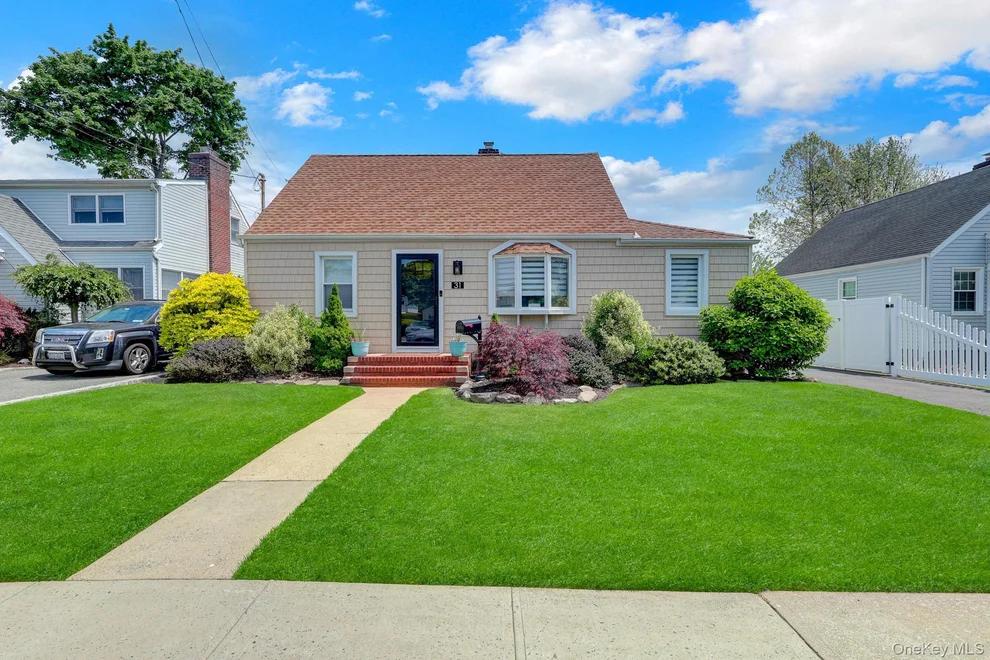 Unit for sale at 31 Locust Avenue E, Babylon, NY 11735
