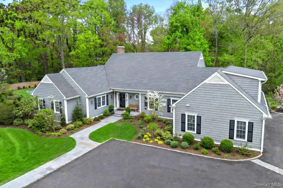 Unit for sale at 18 Matinecock Farms Road, Glen Cove, NY 11542