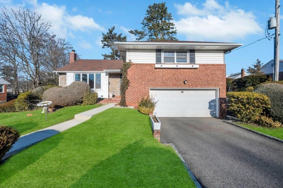 Unit for sale at 62 Westbury Lane, North Hempstead, NY 11590