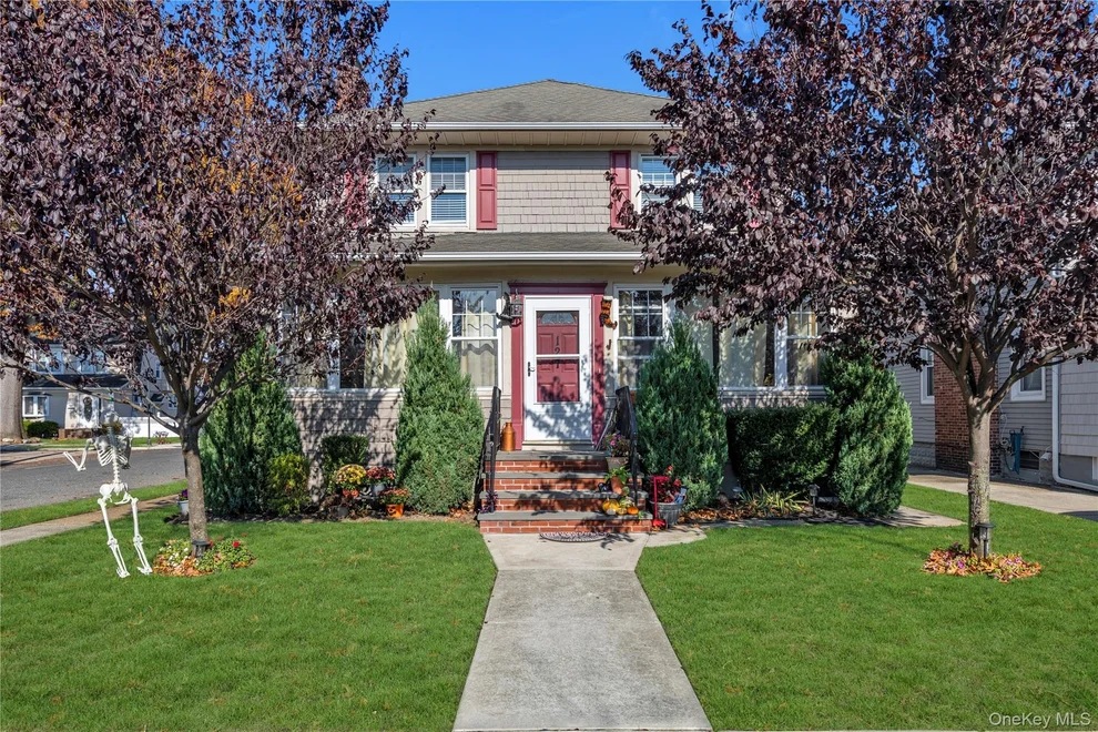 Unit for sale at 127 Smith Street, Hempstead, NY 11563