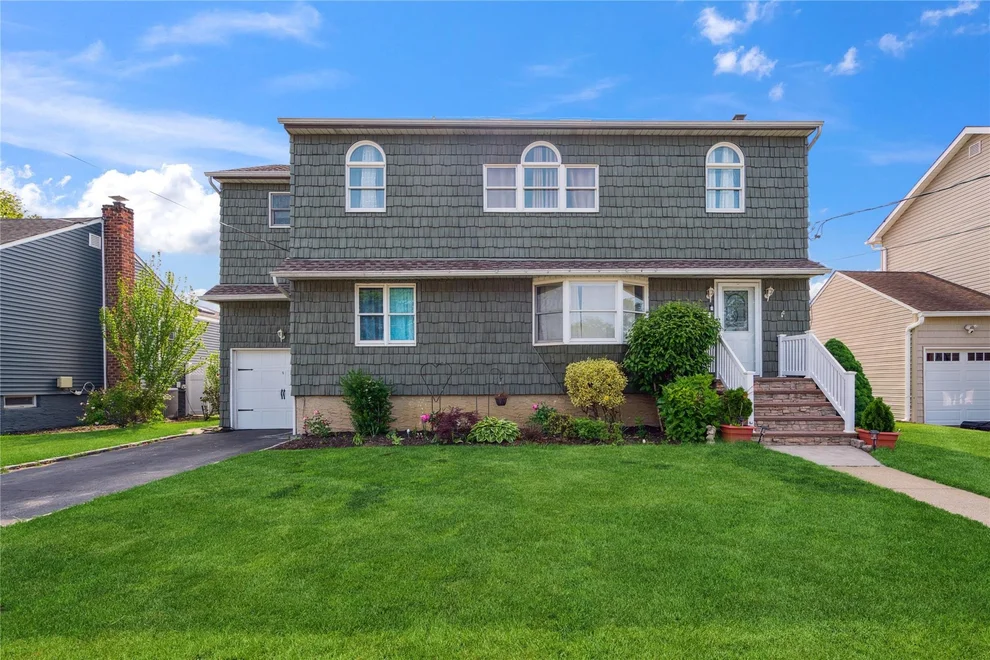 Unit for sale at 117 Ocean Avenue, Oyster Bay, NY 11762