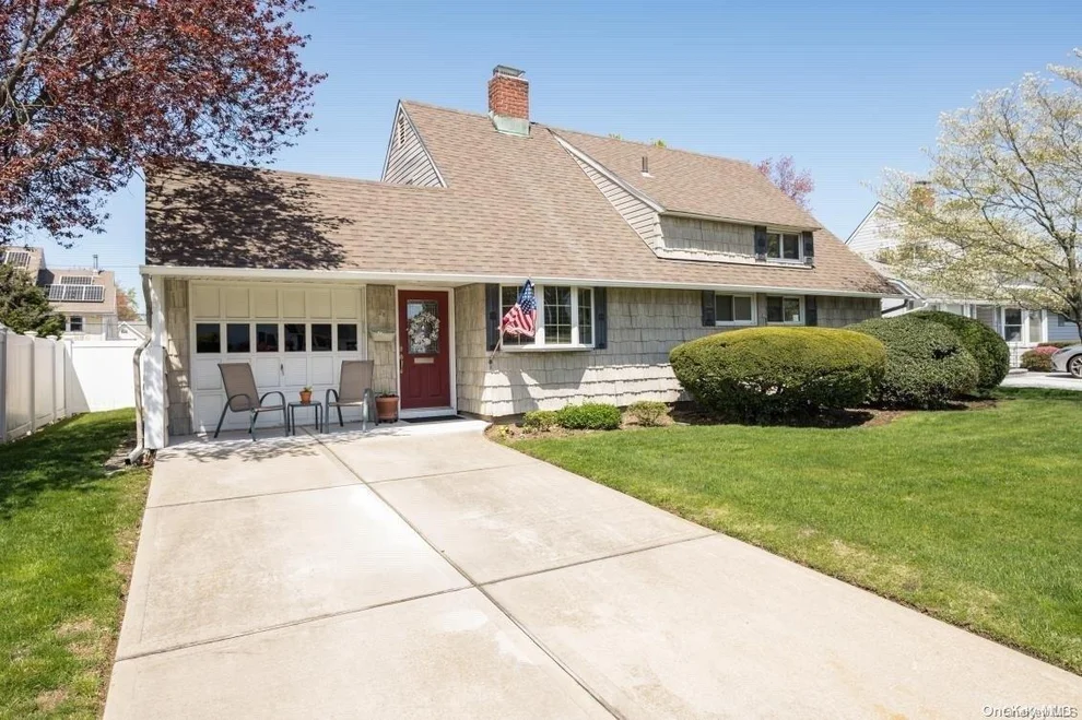 Unit for sale at 28 Restful Lane, Hempstead, NY 11756