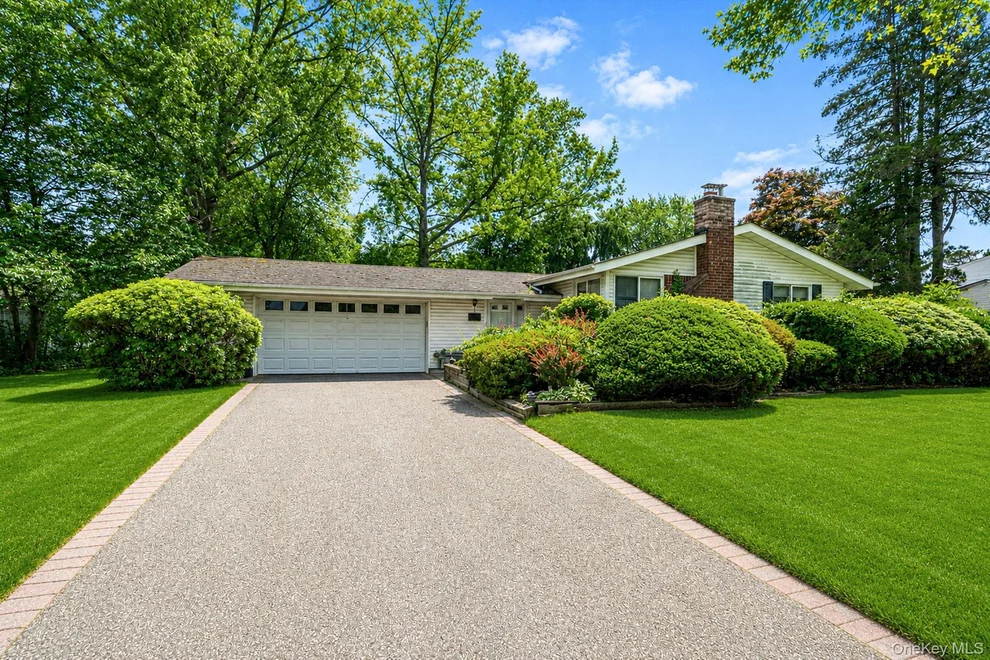 Unit for sale at 3 Cedar Crest Drive, Huntington, NY 11746