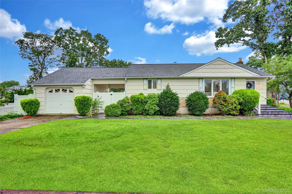 Unit for sale at 1 Warwick Street, Babylon, NY 11729