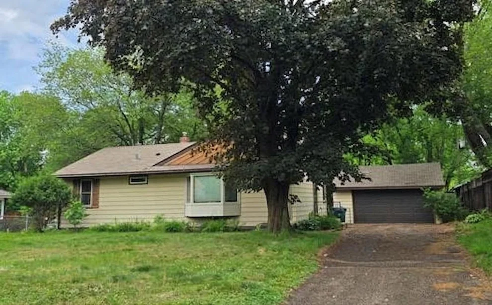 Unit for sale at 679 Skillman Avenue W, Roseville, MN 55113