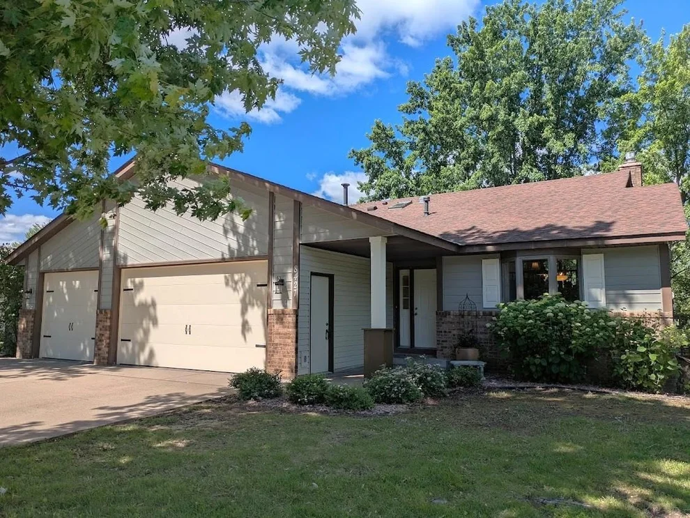 Unit for sale at 8427 Cooper Way, Inver Grove Heights, MN 55076