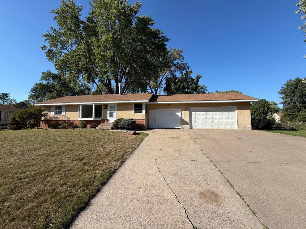 Unit for sale at 1181 Laurie Road W, Roseville, MN 55113