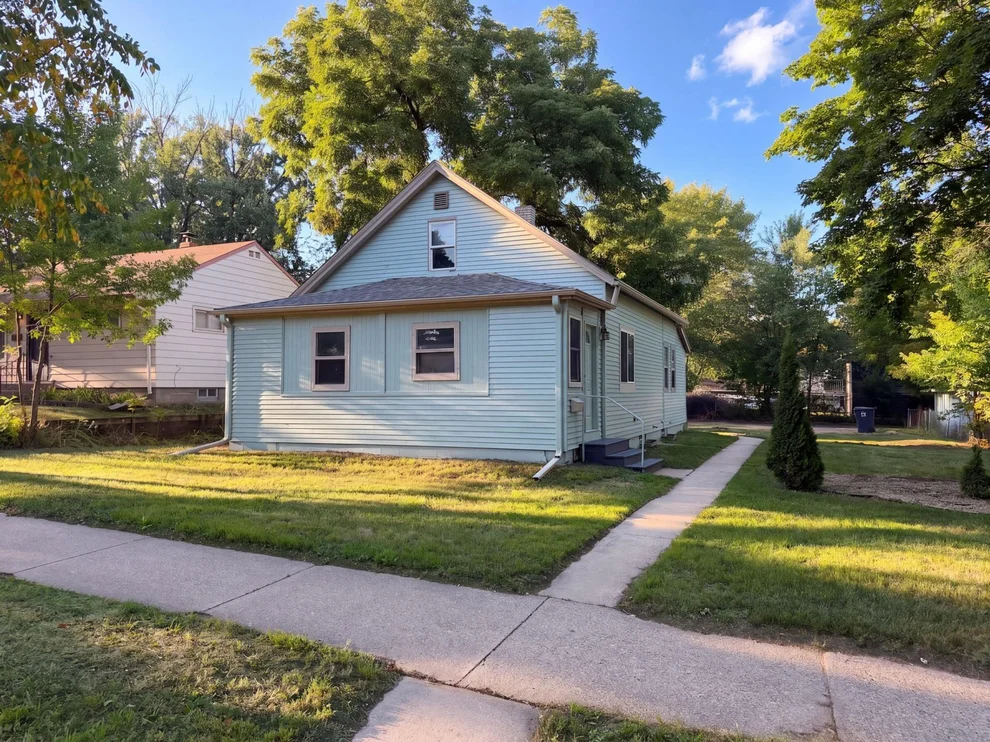 Unit for sale at 305 Arlington Avenue W, Saint Paul, MN 55117