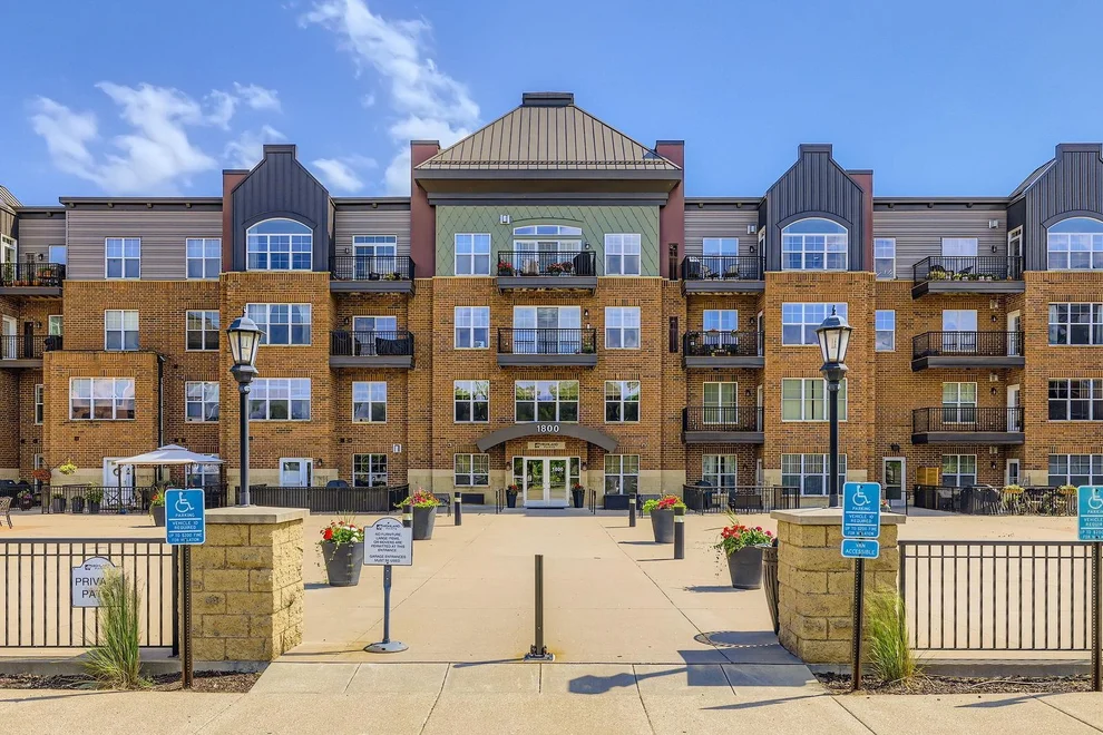 Unit for sale at 1800 Graham Avenue, Saint Paul, MN 55116